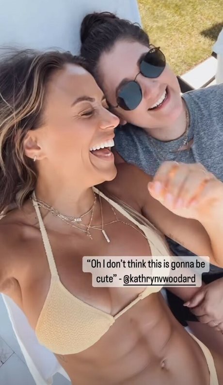 Jana Kramer pretty actress pic