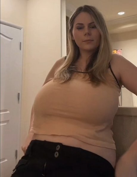 Emily V top star photos