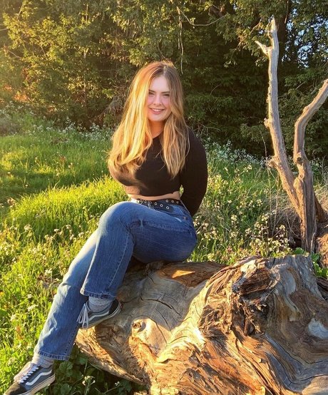 Haley E pornstar nudes img