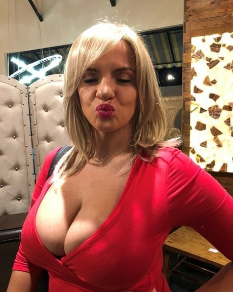 Tori Hendricz hd actress picture