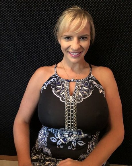 Tori Hendricz perfect model image