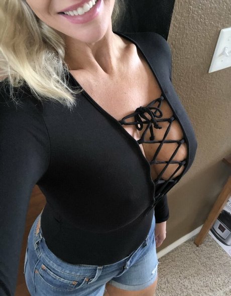 Tori Hendricz xxx model images