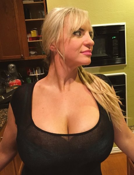 Tori Hendricz nude pornstar archive