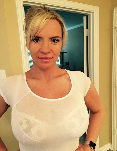 Tori Hendricz naked star photo