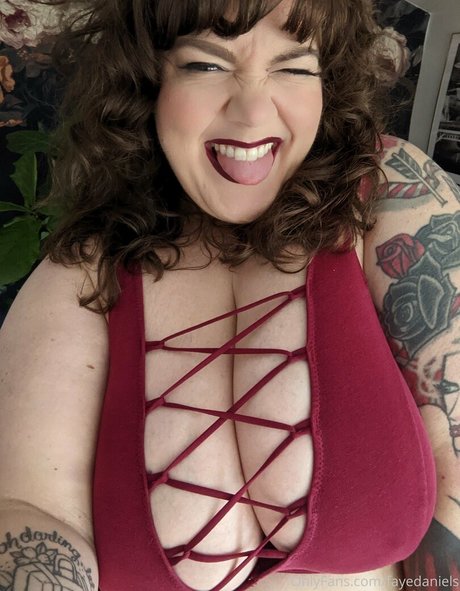 fayedaniels model hot image