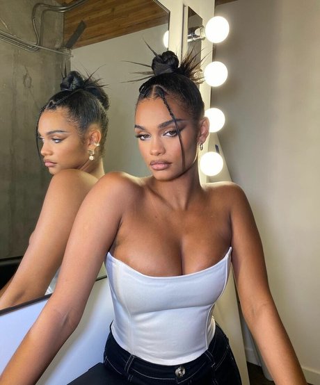 Aslayy Baugh model art photos