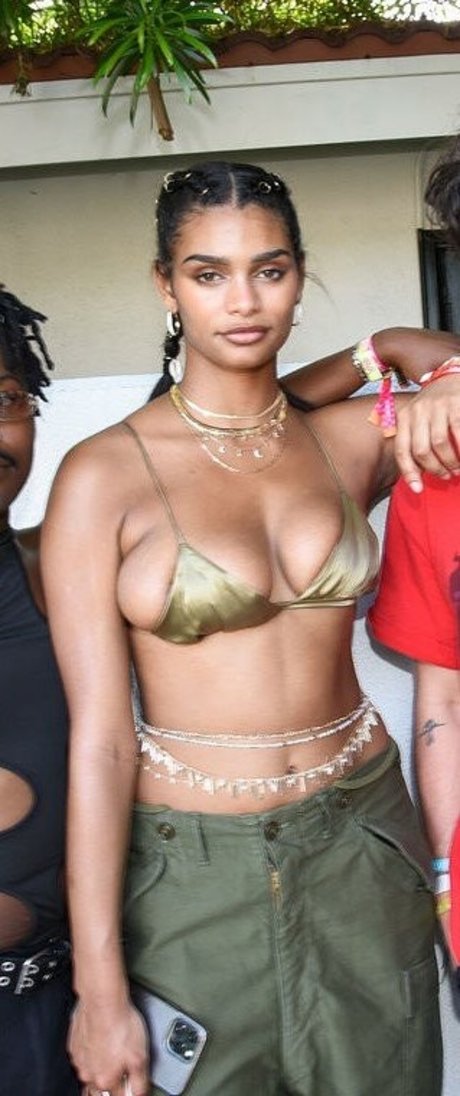 Aslayy Baugh model exclusive photos