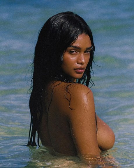 Aslayy Baugh pornstar erotic picture