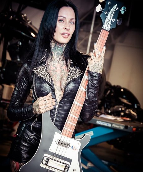 FemkeFTW model nude photo