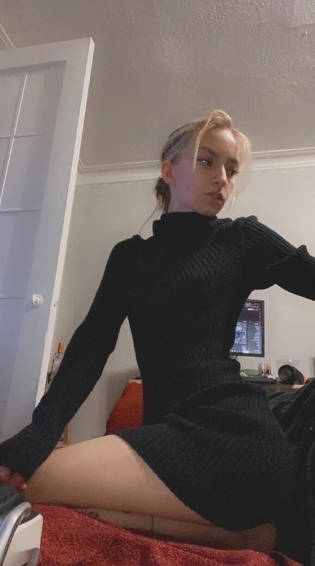 violets cabaret pretty actress pictures