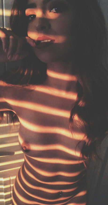 AdrianaSkye model naked archive