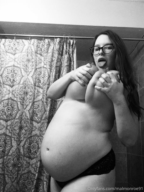 mal monroe model hot picture