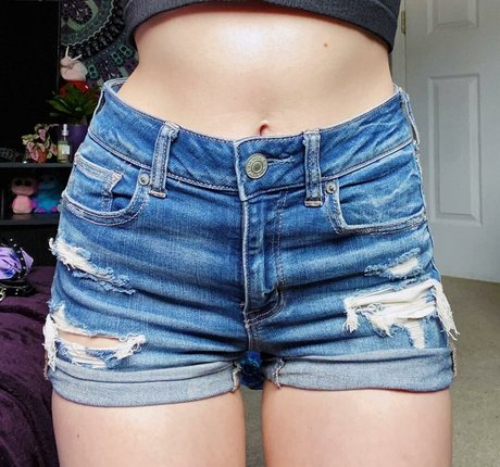 LivPixie porn model gallery