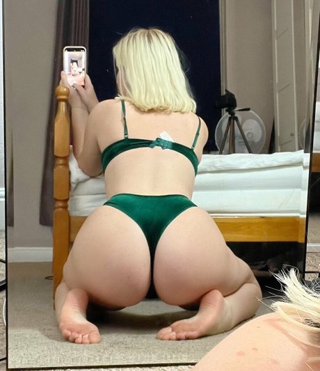 latina shemale onlyfans naked pic