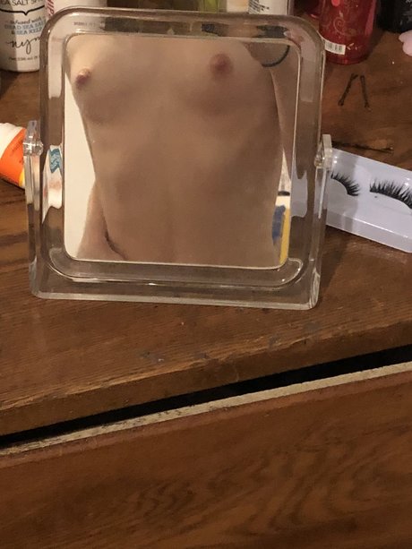 Clamgirl sex model picture