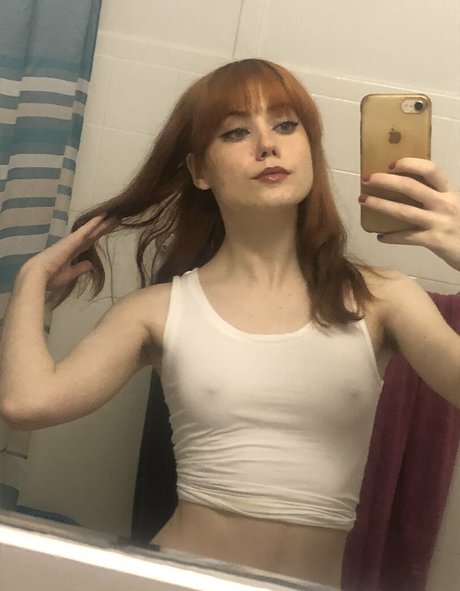 Clamgirl exclusive model photo