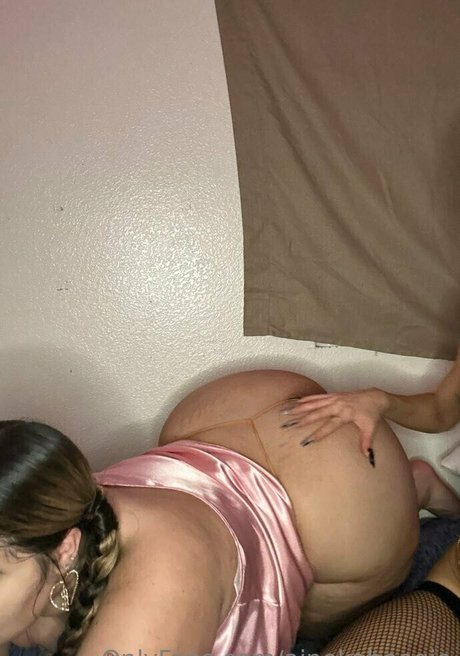 ainekaboogie naked model pictures