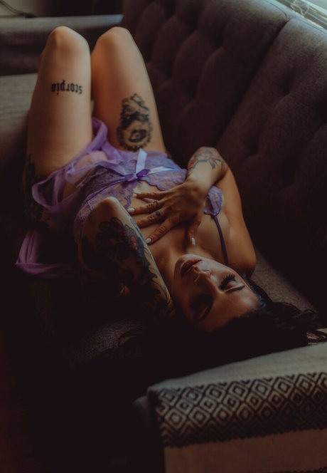 Thatsoraven95 beautiful model picture