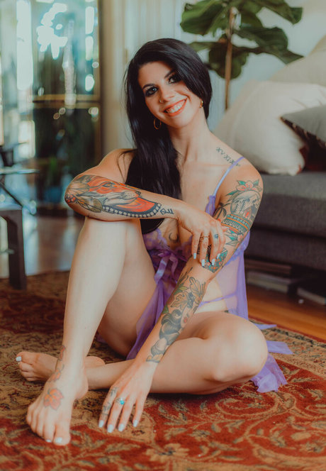 Thatsoraven95 actress pictures