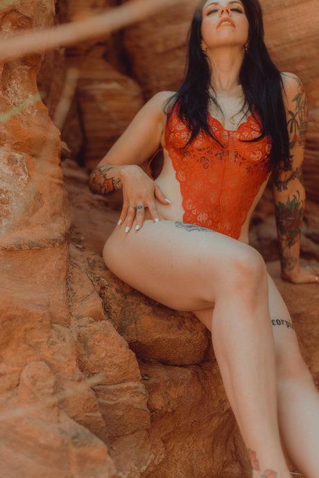 Thatsoraven95 pornstar exclusive image