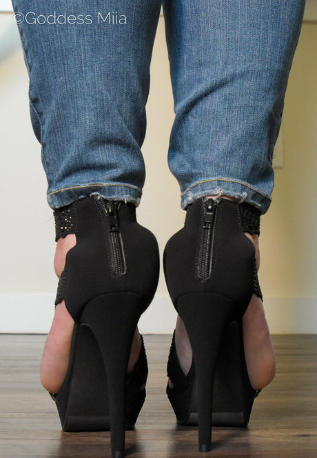 female influencer onlyfans art naked images