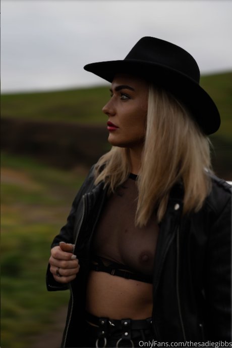 Sadie Gibbs nudes model galleries