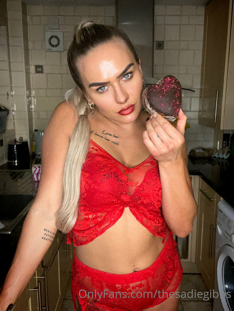 Sadie Gibbs nude model galleries