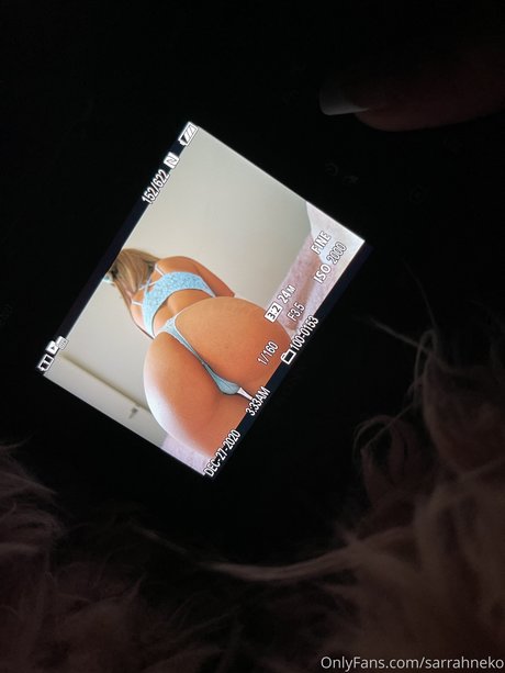 sarrahneko model erotic photo