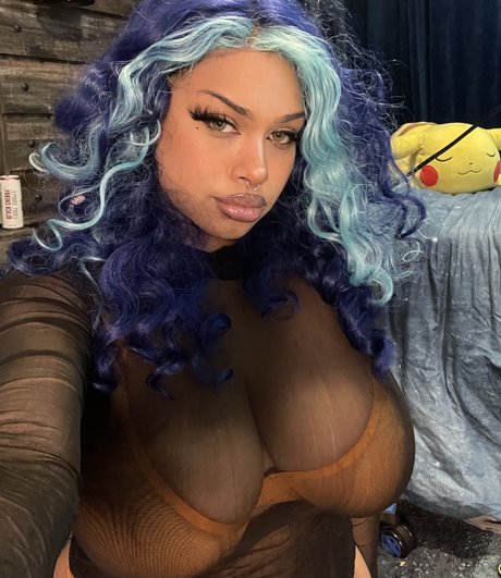 Lia Bluemoon pornstar pretty picture