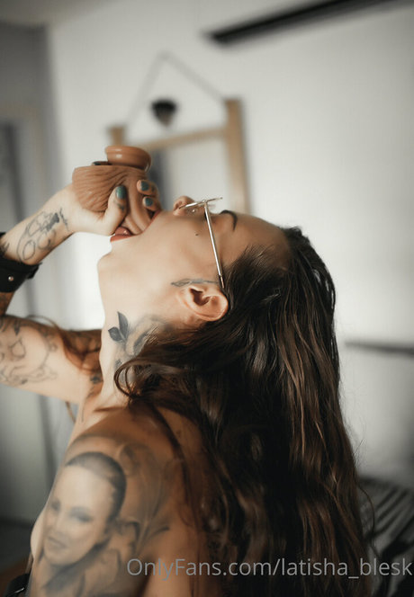 Latisha Blesk model nude pic