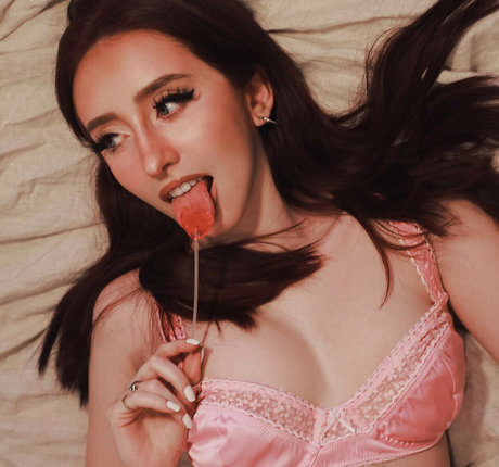 Hannah Urman perfect pornstar pictures