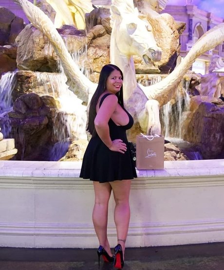 busty mom onlyfans sexy nudes image