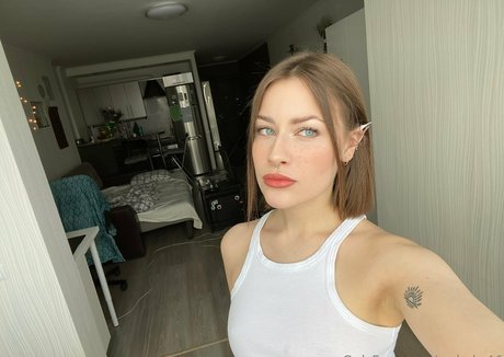 crybaby16 star exclusive pic