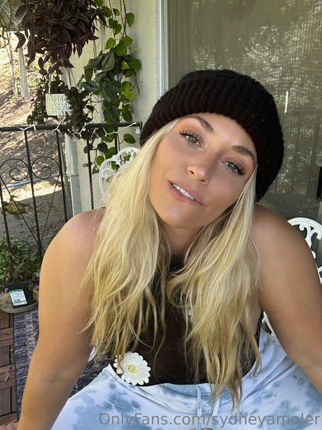 Sydney Maler model top picture