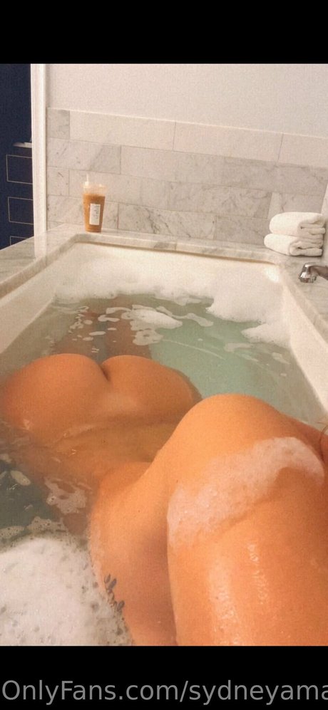 Sydney Maler porn model photos