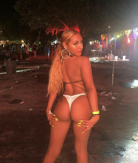 girl onlyfans art naked images