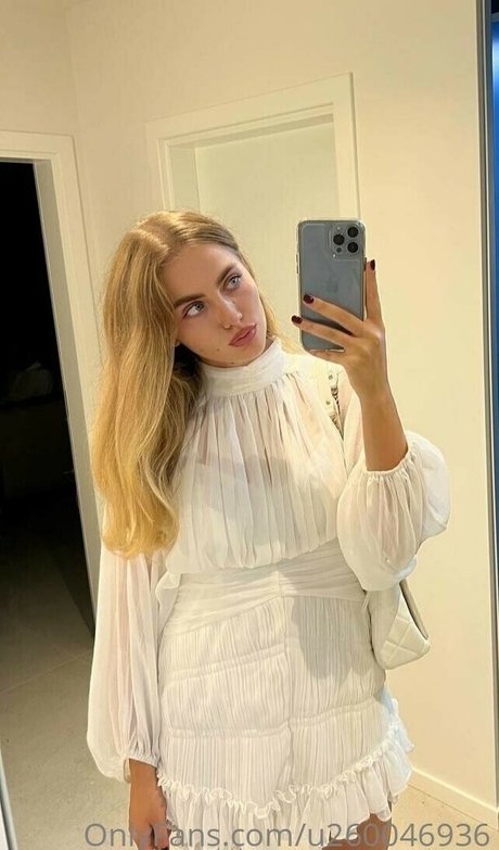 cute babe onlyfans exclusive image