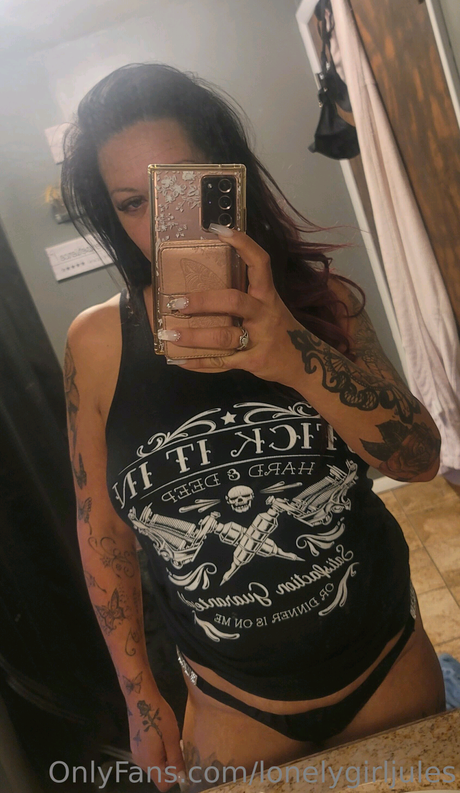Lonelygirljules nice model pic