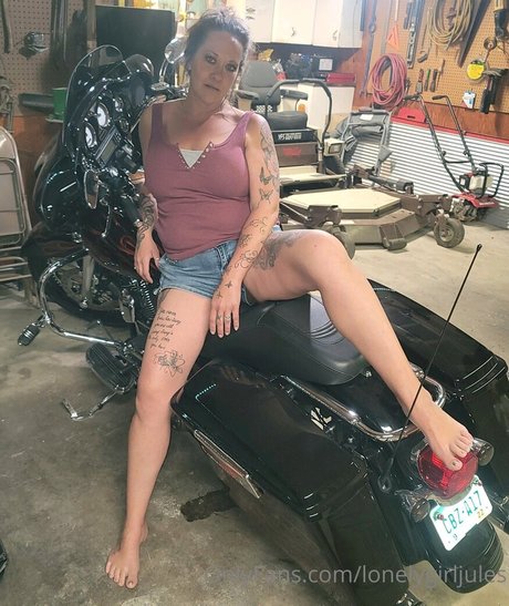 Lonelygirljules star erotic images