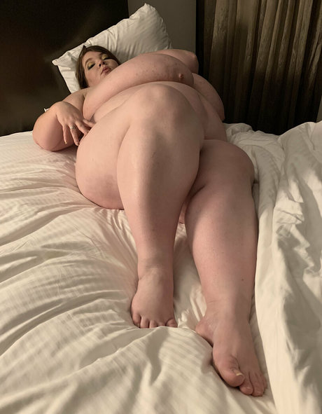 lexxxiluxe naked model images