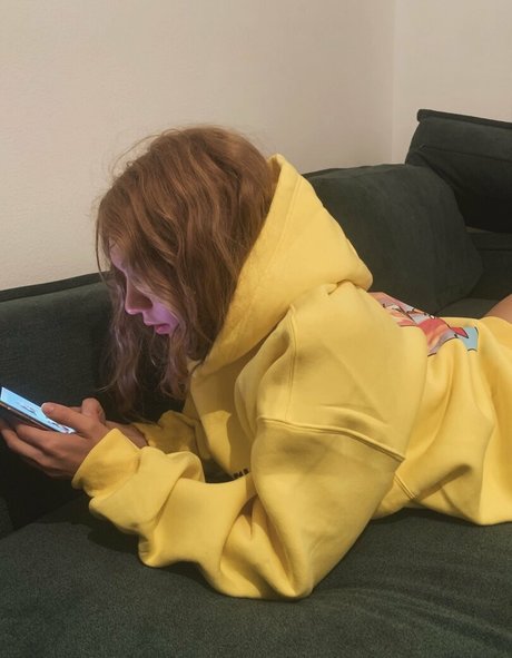 heeyhelly free model exclusive image