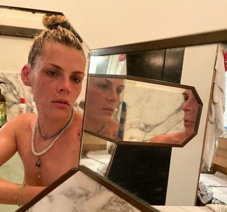 Busy Philipps pretty pornstar photos