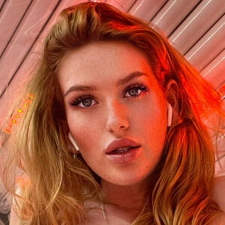 Anniee Charlottee nude star pic