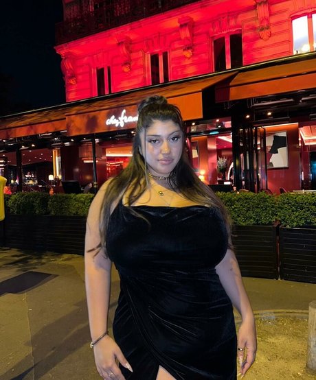 lightskin onlyfans adult photo