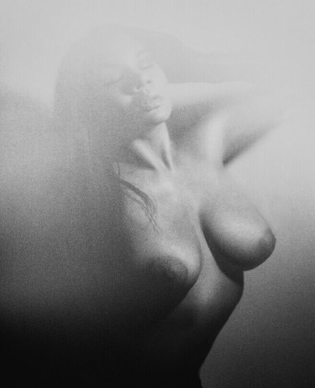 L Shima xxx model photo