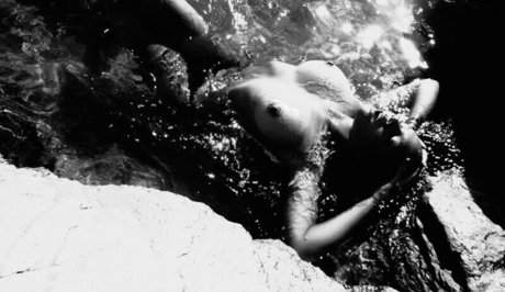 L Shima pornographic actress picture