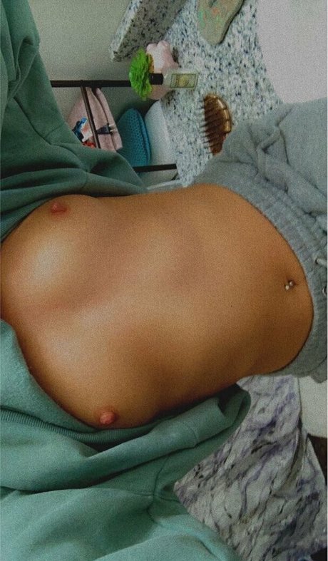 natttyb model nude image