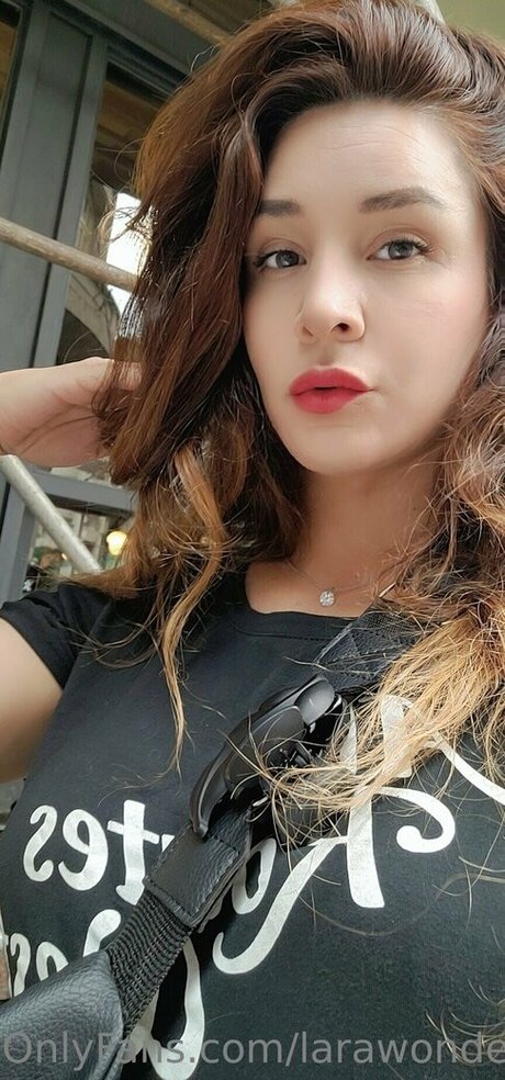 larawonder xxx actress photos