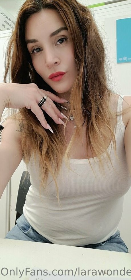 larawonder model naked photo