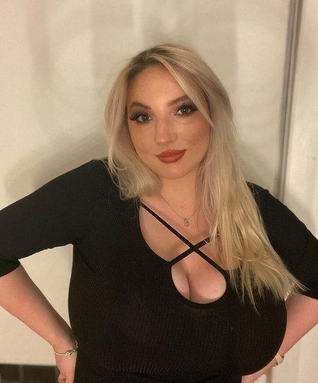 famous ladyboy onlyfans free porn pictures